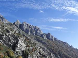 Xtrallusion photo library of independent, self-guided walking and sightseeing holidays in Italy. Pictures, images, photos and photographs taken along the way of this 1-day walking itinerary, to give you a visual impression of the day's walk.